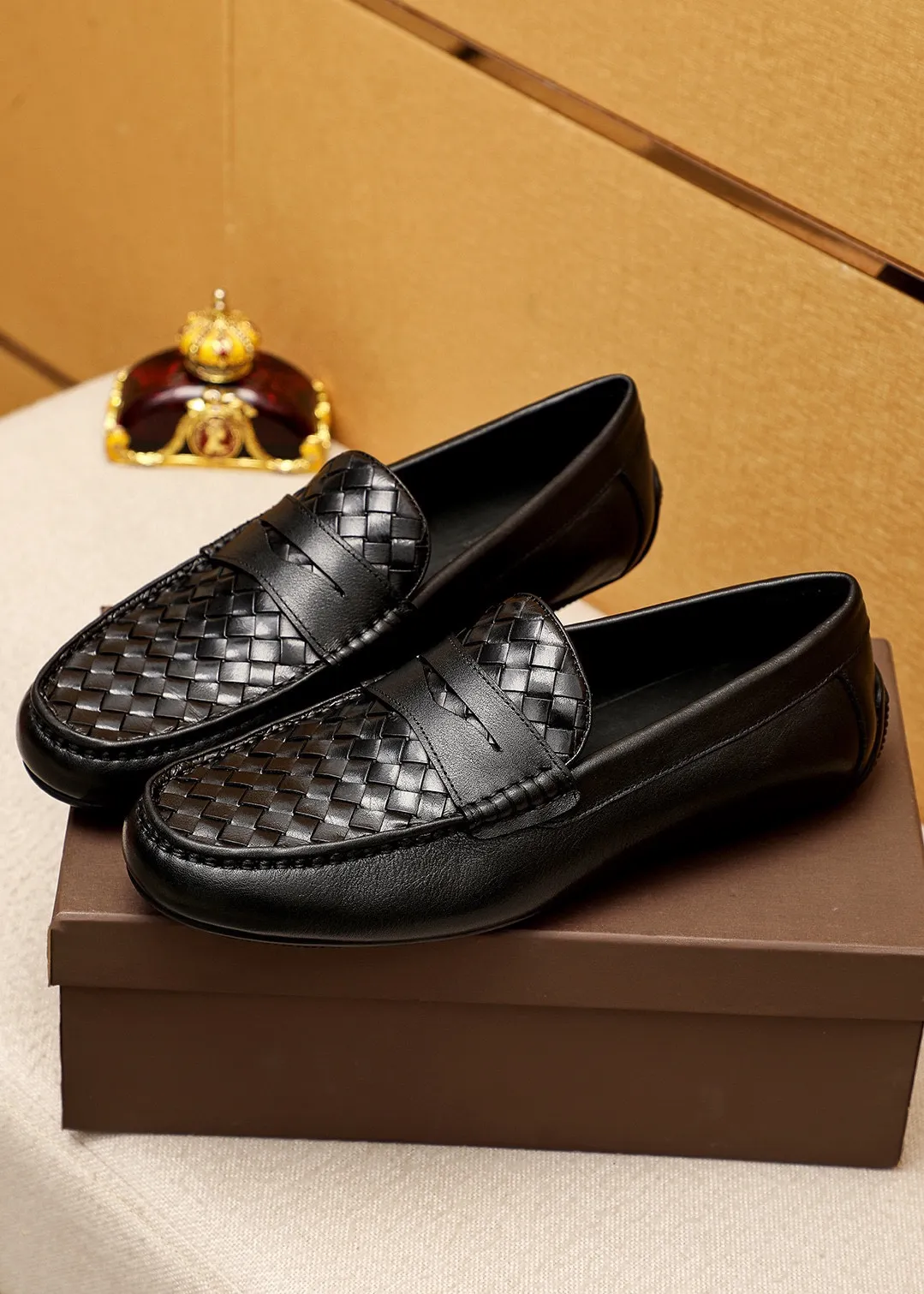 Men's Men's Shoes 💰: 420 💐BV Men's Slip-on Shoes® [BOTTEGA VENETA] Official website counter new model, one-to-one mold opening ⚠Italian calfskin embossed ➕Cow 🐂 leather lining. Driving slip-ons, available at counters, sizes 39-44 (38.45🉑️customized)